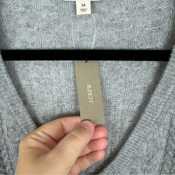 J Crew Cashmere Cable Knit Relaxed V Neck Sweater Grey Size M 100% Cashmere NEW - Picture 4 of 6